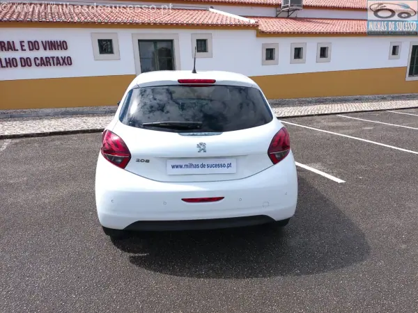 Peugeot 208 2019 - 12250 EUR, 136000 km - AUTO.MOTO.pt - 136000km - foto 7 de 23