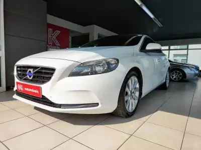 Volvo V40 2013 - 8350 EUR, 298100 km - AUTO.MOTO.pt - 298100km - foto 6 de 33