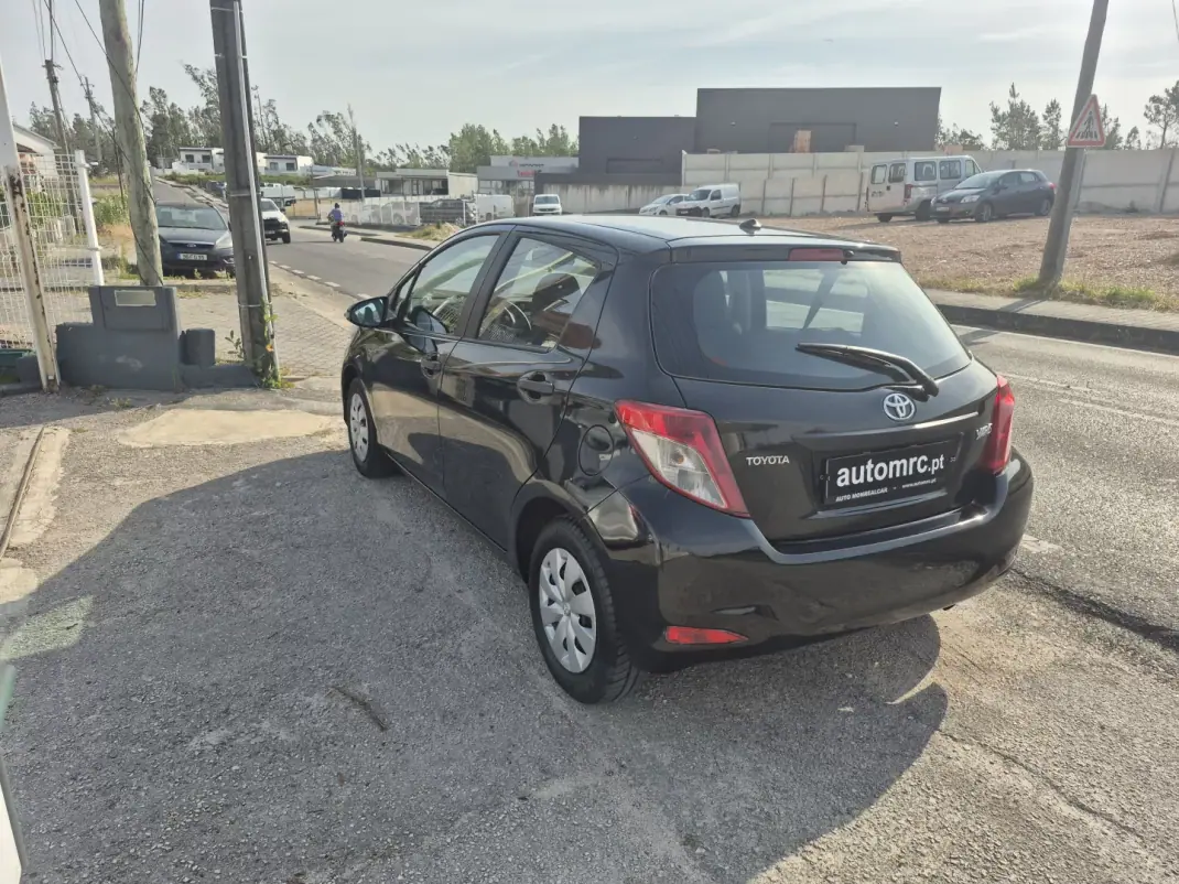 Toyota Yaris 2012 - 8900 EUR, 148050 km - AUTO.MOTO.pt - 148050km - foto 8 de 30