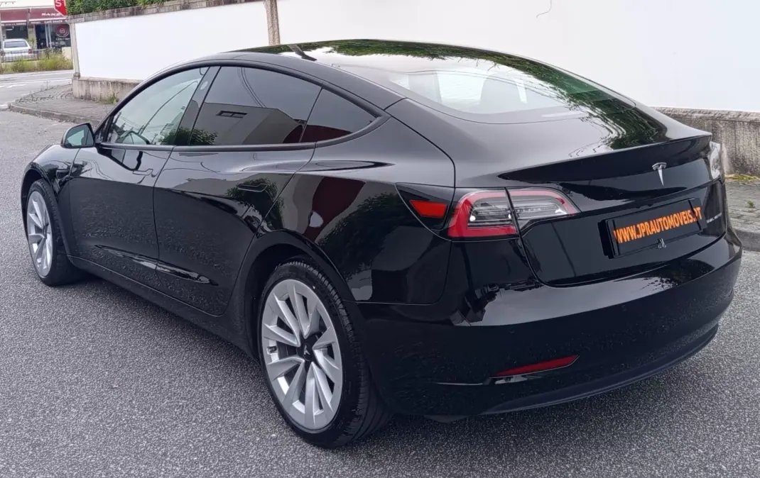 Tesla Model 3 2021 - 28990 EUR, 64400 km - AUTO.MOTO.pt - 64400km - foto 5 de 16