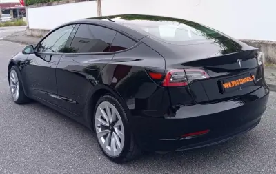 Tesla Model 3 2021 - 28990 EUR, 64400 km - AUTO.MOTO.pt - 64400km - foto 5 de 16