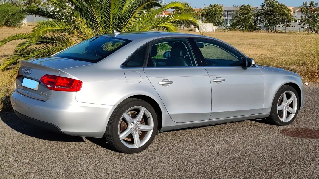 Audi A4 2010 - 9450 EUR, 236000 km - 236000km - foto 4 de 9