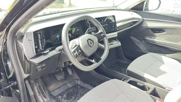 Renault Mégane E-Tech 2022 - 24990 EUR, 84000 km - AUTO.MOTO.pt - 84000km - foto 6 de 16