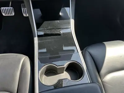 Tesla Model 3 2019 - 21900 EUR, 86000 km - AUTO.MOTO.pt - 86000km - foto 42 de 64