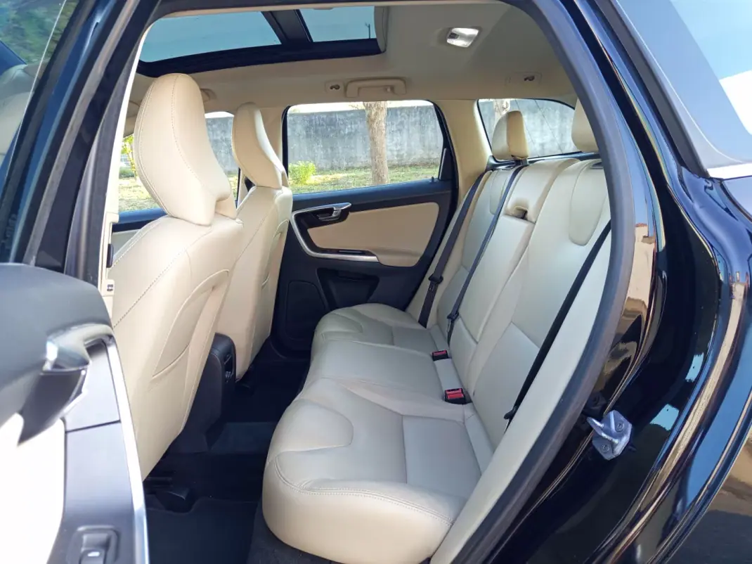 Volvo XC 60 2015 - 17990 EUR, 134200 km - AUTO.MOTO.pt - 134200km - foto 11 de 21