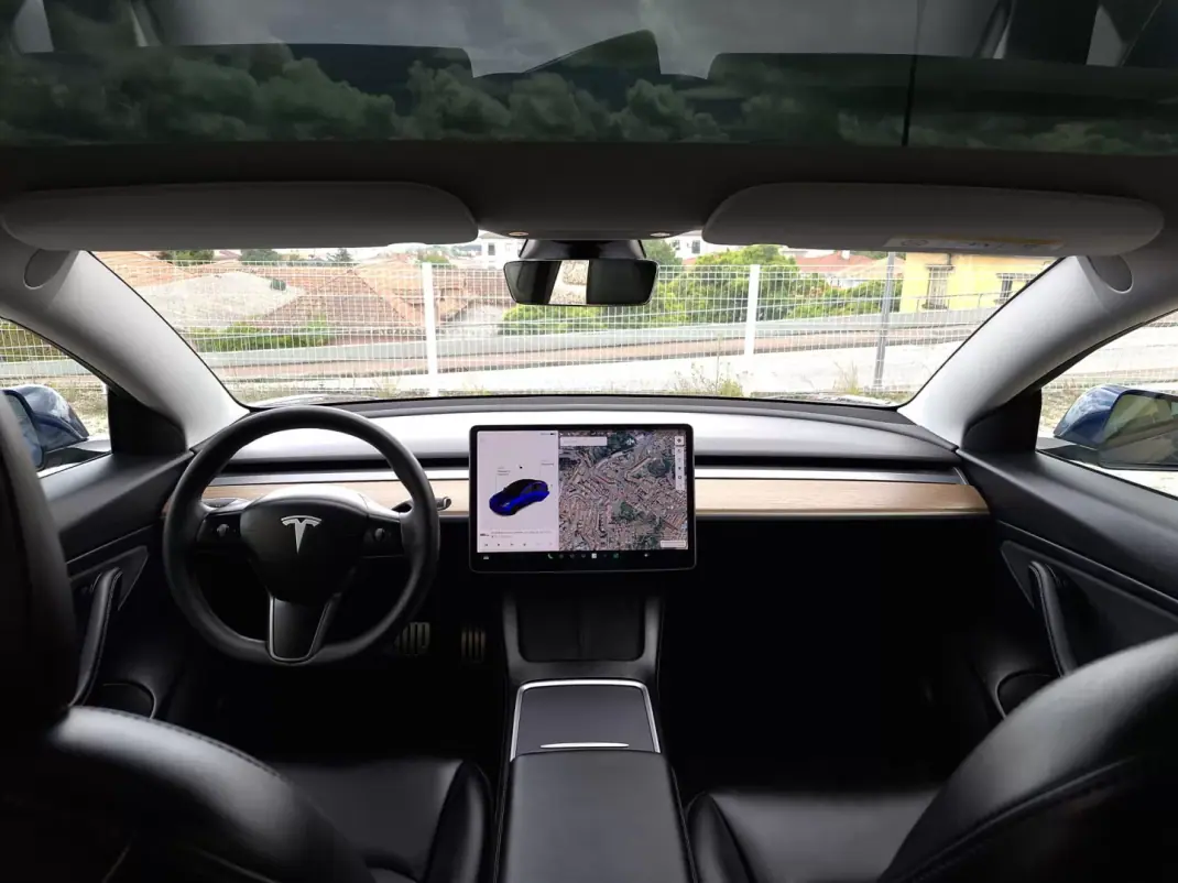 Tesla Model 3 2021 - 35990 EUR, 43640 km - AUTO.MOTO.pt - 43640km - foto 11 de 17