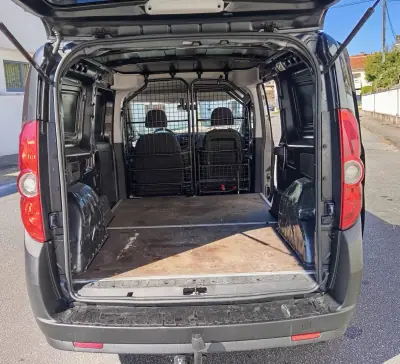 Opel Combo 2014 - 8490 EUR, 146000 km - AUTO.MOTO.pt - 146000km - foto 10 de 16