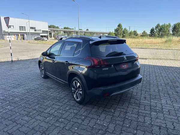 Peugeot 2008 2019 - 13990 EUR, 148000 km - AUTO.MOTO.pt - 148000km - foto 6 de 19