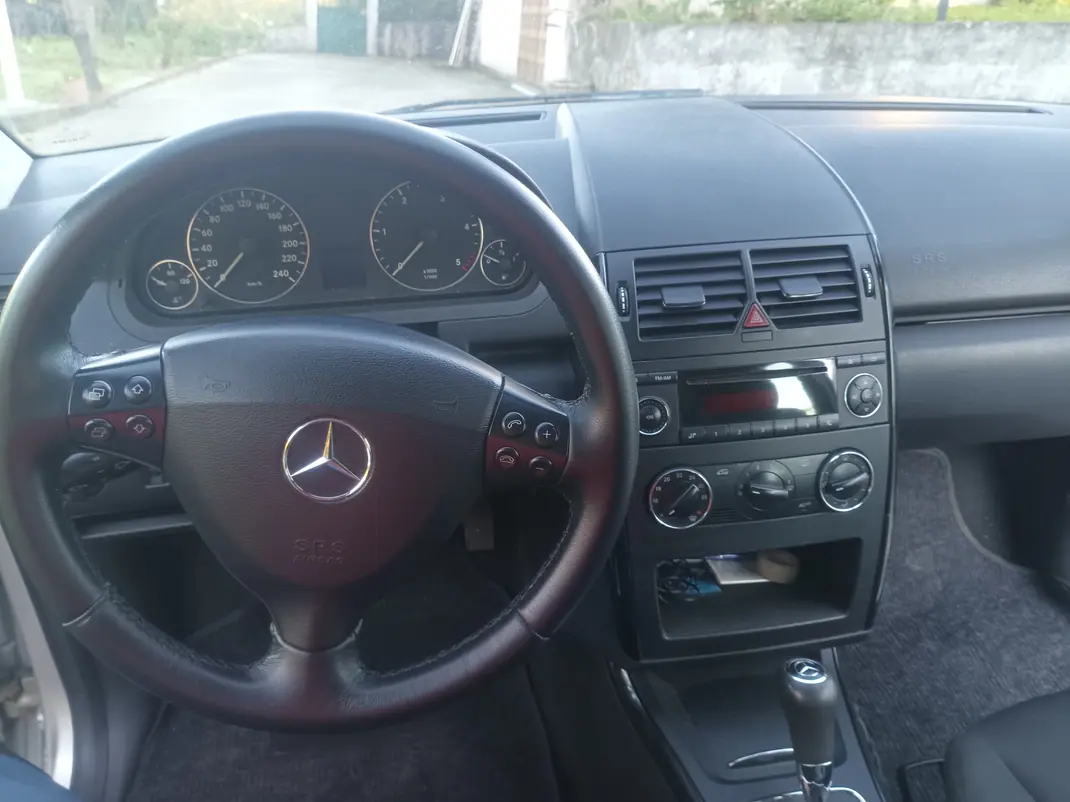 Mercedes-Benz A 180 2005 - 5490 EUR, 257000 km - AUTO.MOTO.pt - 257000km - foto 3 de 10