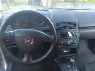 Mercedes-Benz A 180 2005 - 5490 EUR, 257000 km - AUTO.MOTO.pt - 257000km - foto 3 de 10