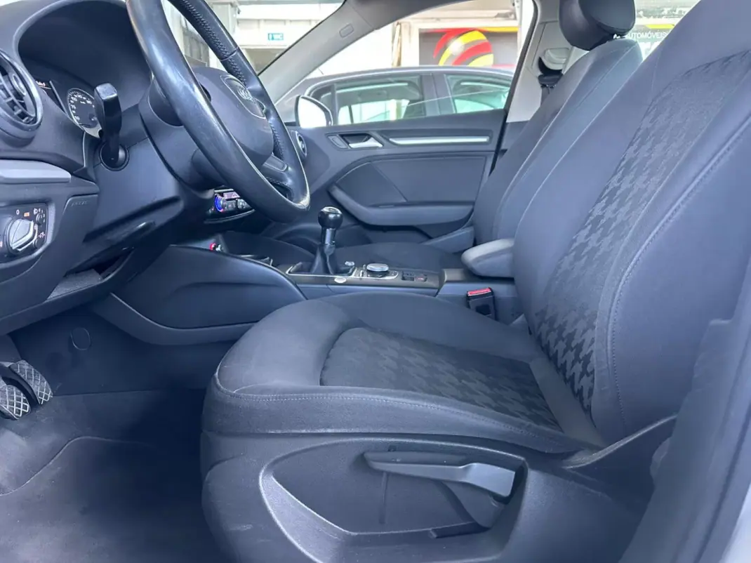 Audi A3 Sportback 2015 - 15900 EUR, 151923 km - AUTO.MOTO.pt - 151923km - foto 13 de 30
