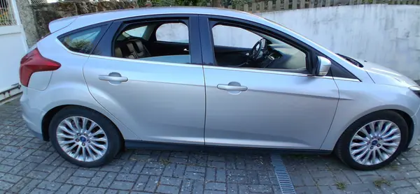 Ford Focus 2011 - 6500 EUR, 208000 km - AUTO.MOTO.pt - 208000km - foto 2 de 8
