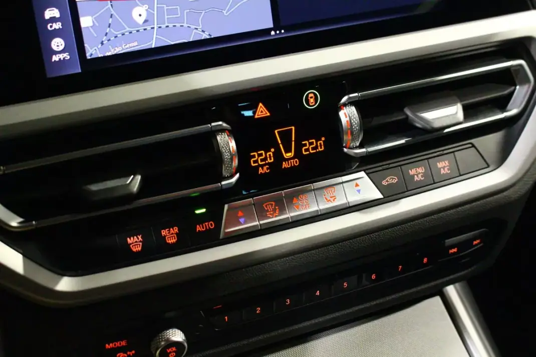 BMW 320 2021 - 26800 EUR, 137000 km - AUTO.MOTO.pt - 137000km - foto 23 de 28