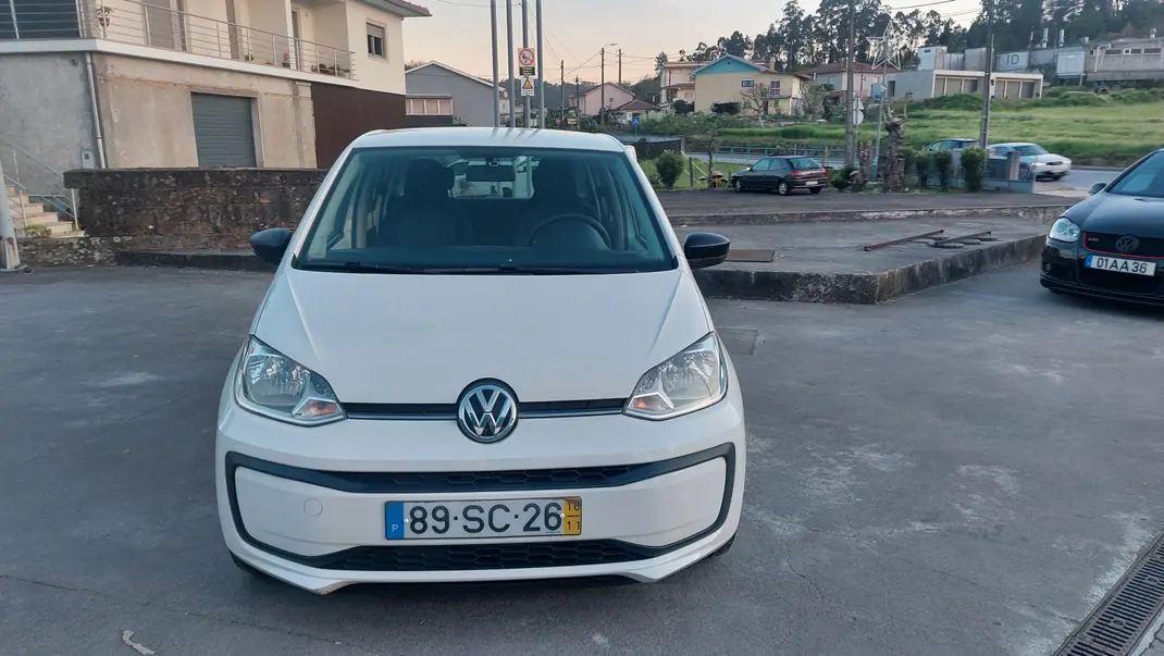 Volkswagen Up! 2016 - 6500 EUR, 85000 km - AUTO.MOTO.pt - 85000km - foto 1 de 13