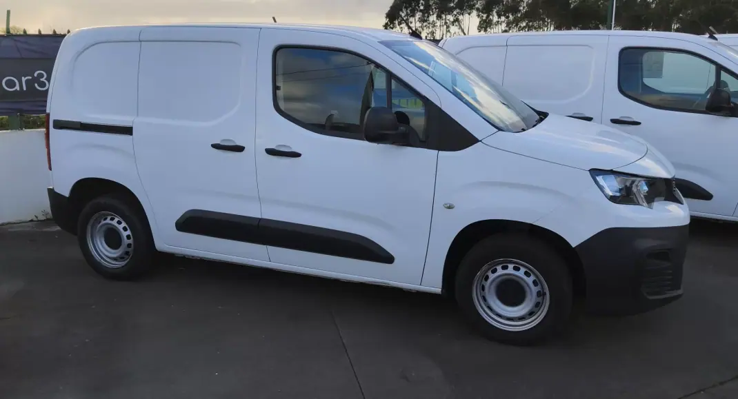 Peugeot 2019 - 13990 EUR, 69037 km - AUTO.MOTO.pt - 69037km - foto 3 de 4