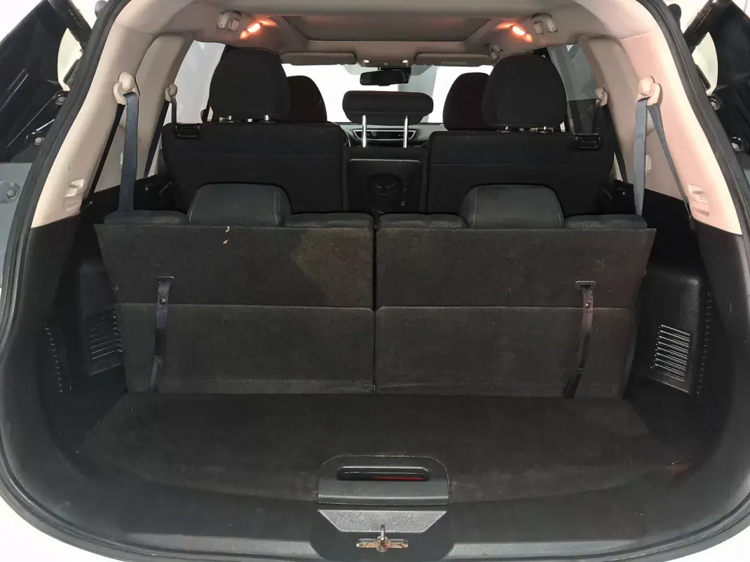 Nissan X-Trail 2016 - 15000 EUR, 150000 km - AUTO.MOTO.pt - 150000km - foto 17 de 28