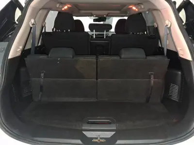 Nissan X-Trail 2016 - 15000 EUR, 150000 km - AUTO.MOTO.pt - 150000km - foto 17 de 28