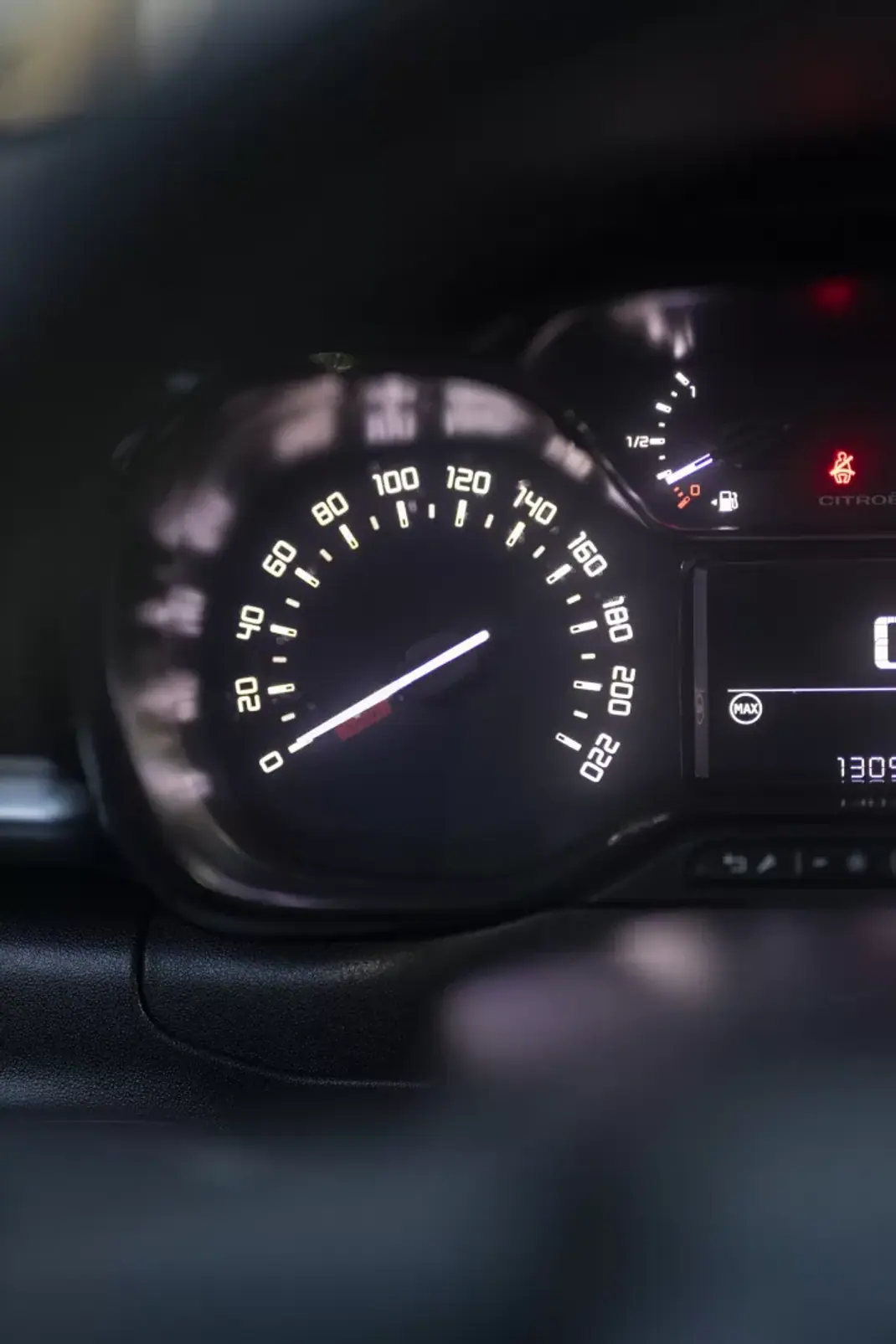 Citroën C3 2018 - 9500 EUR, 130900 km - AUTO.MOTO.pt - 130900km - foto 13 de 26