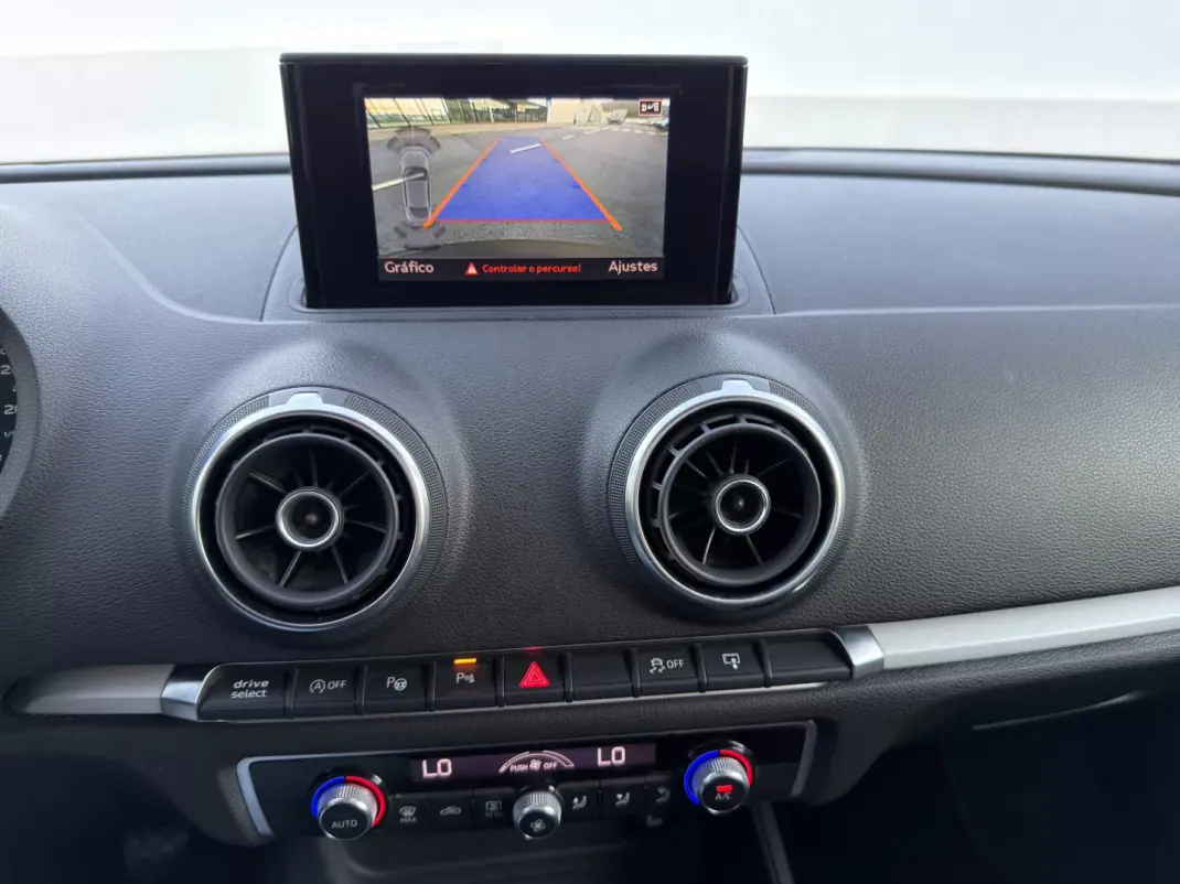 Audi A3 Limousine 2016 - 17000 EUR, 187641 km - AUTO.MOTO.pt - 187641km - foto 14 de 19