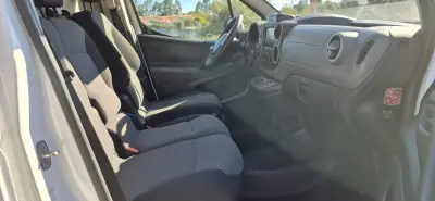 Citroën Berlindo 1.6 HDi Caixa Automatica 2018 - 12000 EUR, 180000 km - AUTO.MOTO.pt - 180000km - foto 13 de 19