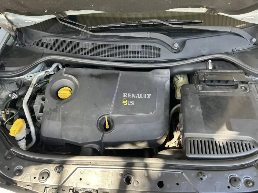 Renault Mégane 2003 - 2999 EUR, 330000 km - AUTO.MOTO.pt - 330000km - foto 10 de 10