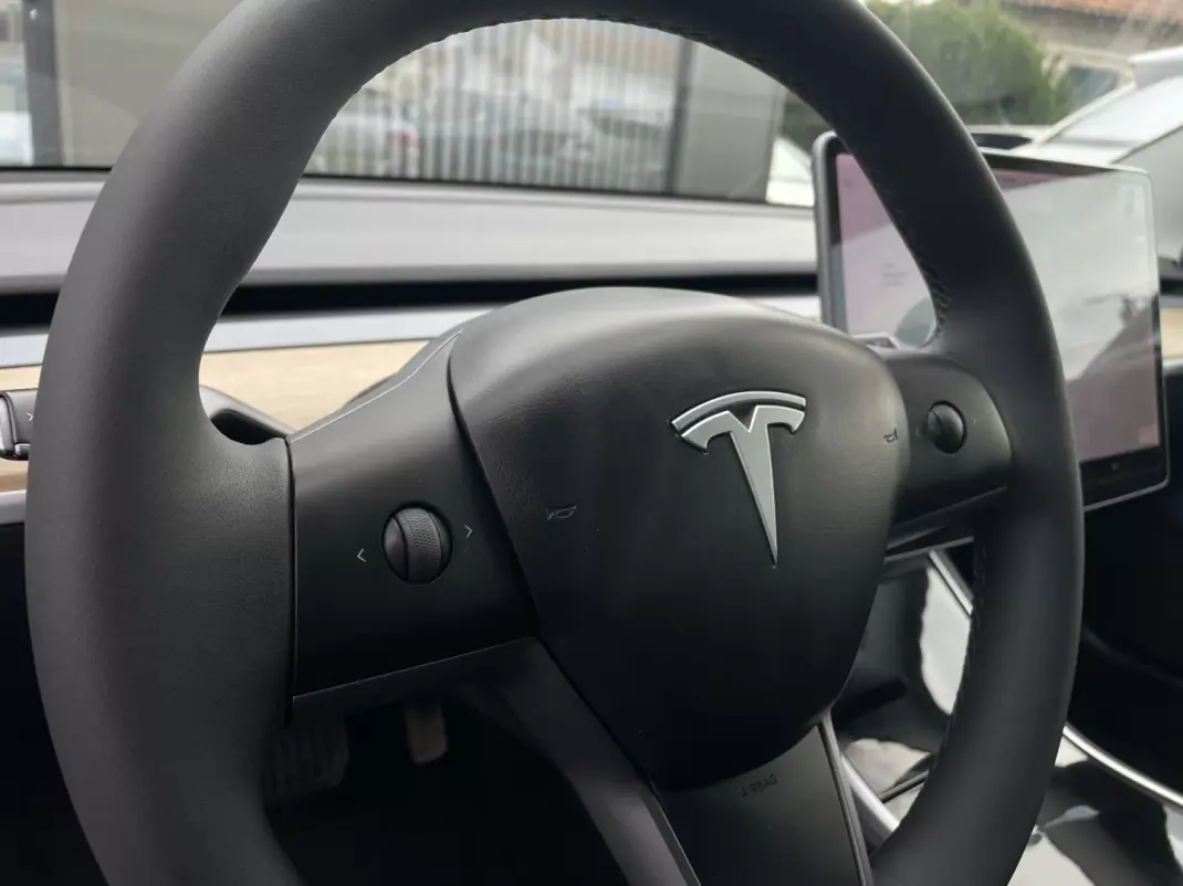 Tesla Model 3 2020 - 25995 EUR, 80043 km - AUTO.MOTO.pt - 80043km - foto 41 de 43