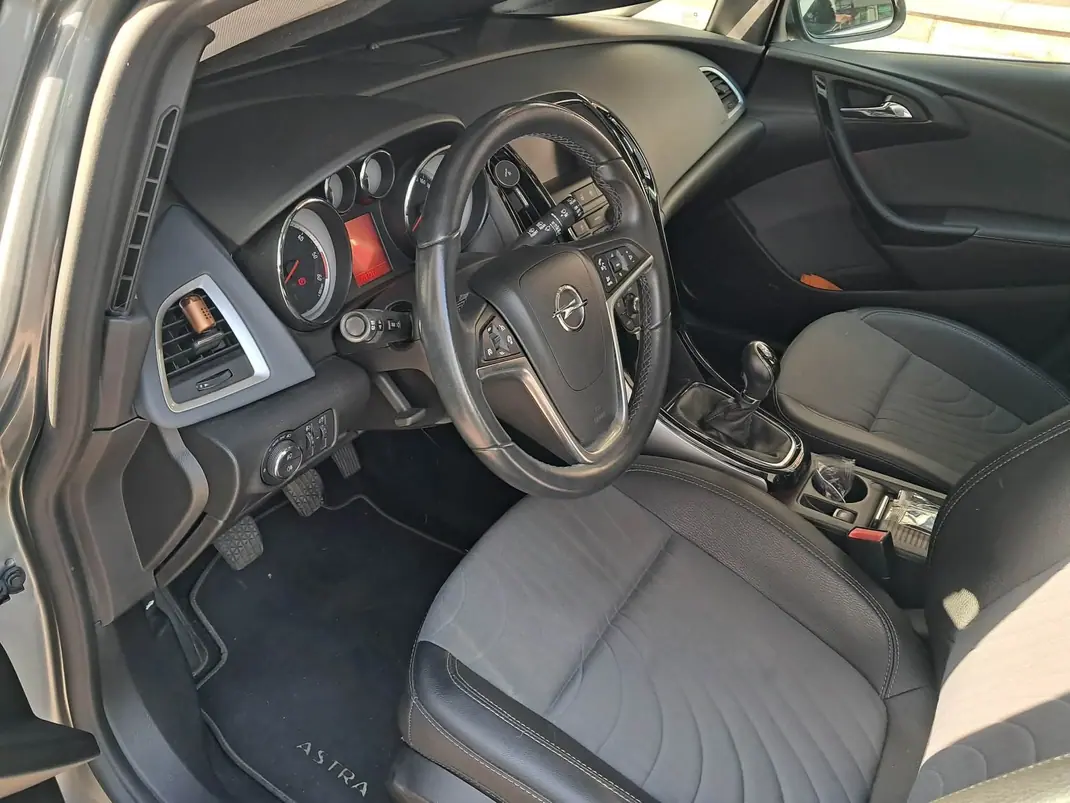 Opel Astra 2015 - 5000 EUR, 220000 km - 220000km - foto 5 de 6