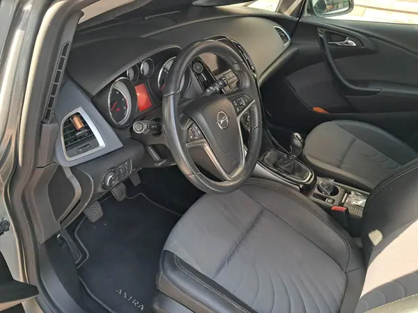 Opel Astra 2015 - 6000 EUR, 220000 km - 220000km - foto 5 de 6