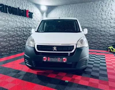 Peugeot e-Partner 2017 - 10990 EUR, 23174 km - AUTO.MOTO.pt - 23174km - foto 4 de 27