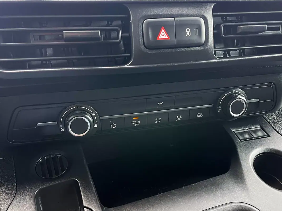 Opel Combo 2022 - 14450 EUR, 90000 km - AUTO.MOTO.pt - 90000km - foto 31 de 37