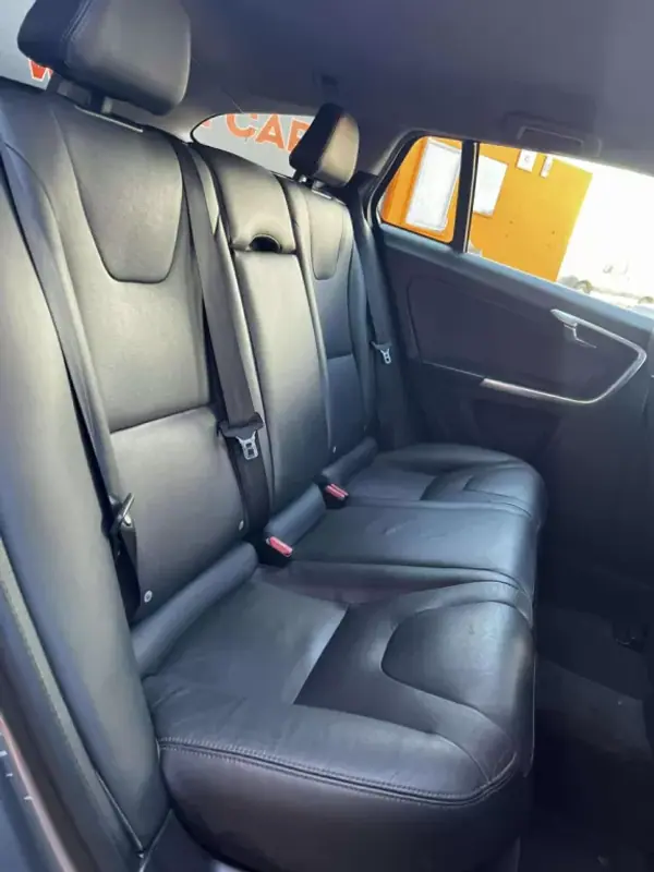Volvo V60 2015 - 7900 EUR, 318884 km - AUTO.MOTO.pt - 318884km - foto 13 de 16