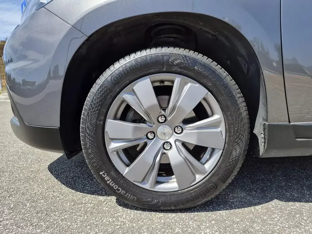 Peugeot 2008 2017 - 9999 EUR, 63500 km - 63500km - foto 12 de 33