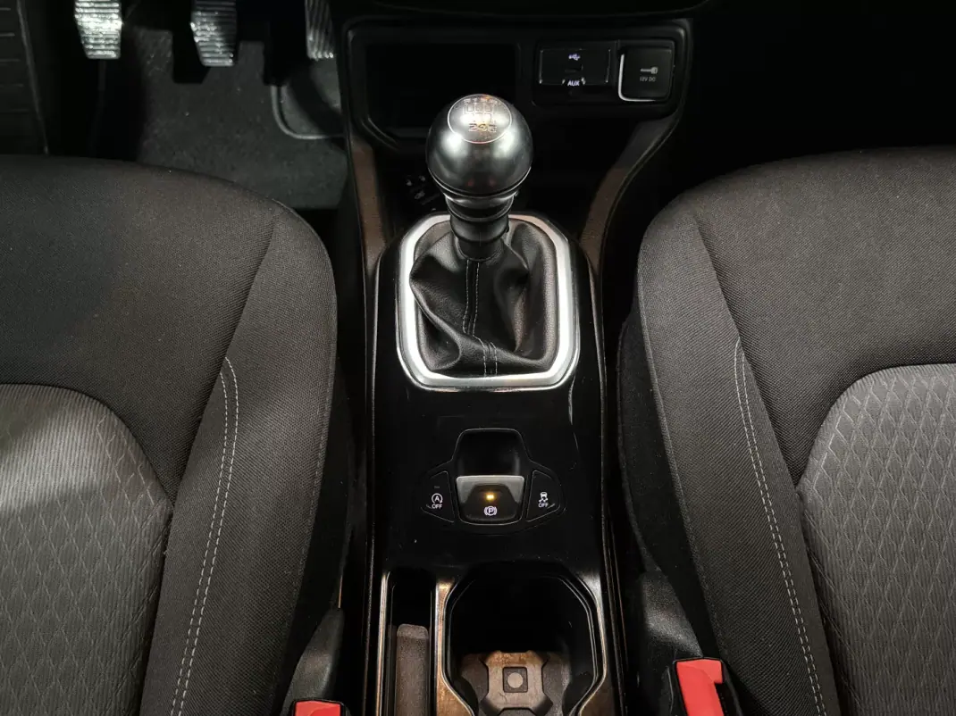 Jeep Renegade 2021 - 18490 EUR, 55000 km - AUTO.MOTO.pt - 55000km - foto 19 de 28