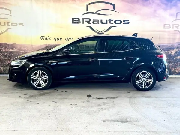 Renault Mégane 2021 - 17900 EUR, 79434 km - AUTO.MOTO.pt - 79434km - foto 4 de 26