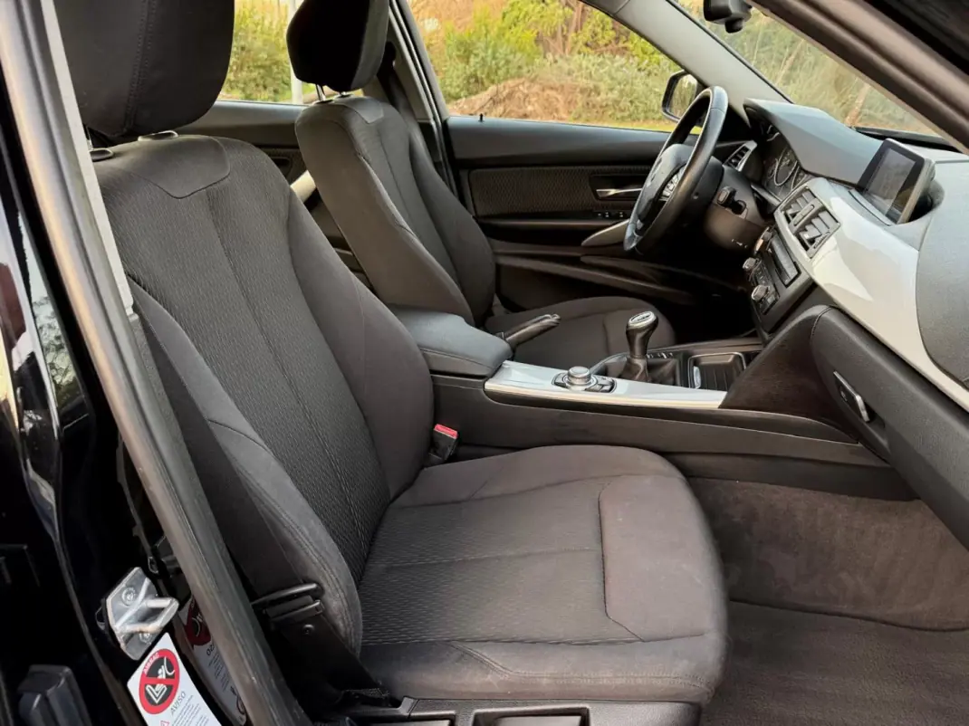 BMW 318 2013 - 15900 EUR, 177000 km - AUTO.MOTO.pt - 177000km - foto 10 de 17