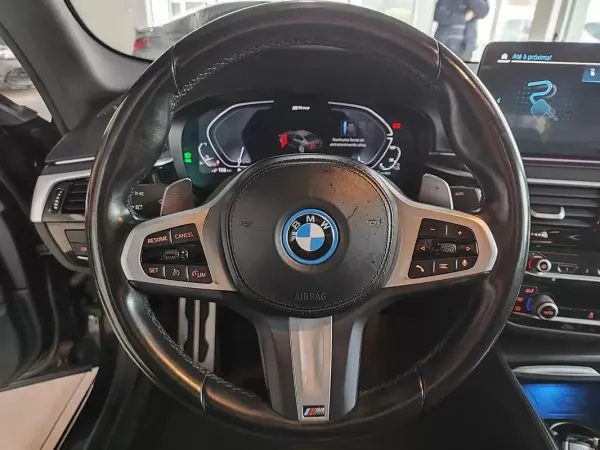 BMW 530e 2022 - 35650 EUR, 99990 km - AUTO.MOTO.pt - 99990km - foto 28 de 37