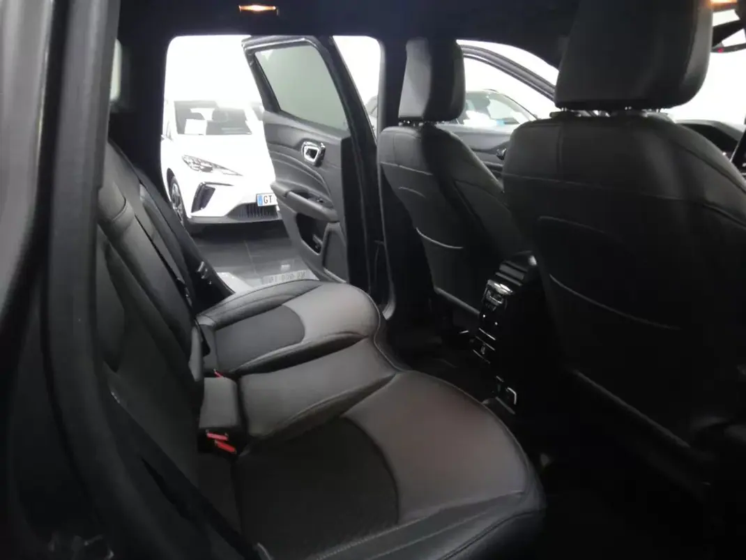 Jeep Compass 2021 - 20900 EUR, 100000 km - AUTO.MOTO.pt - 100000km - foto 20 de 40
