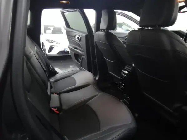 Jeep Compass 2021 - 20900 EUR, 100000 km - AUTO.MOTO.pt - 100000km - foto 20 de 40