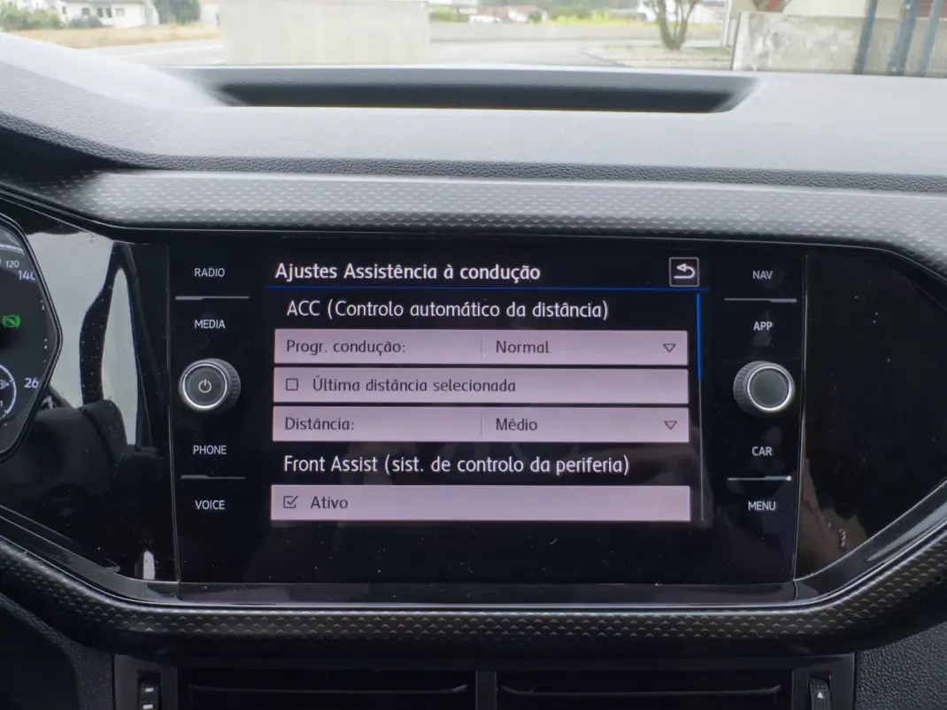 Volkswagen T-Cross 2019 - 17990 EUR, 105000 km - 105000km - foto 32 de 39