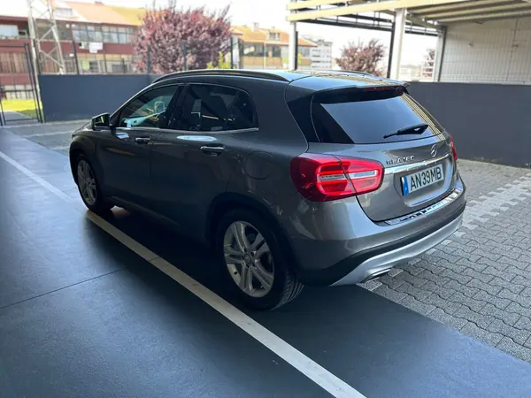 Mercedes-Benz GLA 180 2015 - 16950 EUR, 235000 km - AUTO.MOTO.pt - 235000km - foto 4 de 15