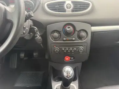 Renault Clio 2006 - 4500 EUR, 148000 km - AUTO.MOTO.pt - 148000km - foto 21 de 27