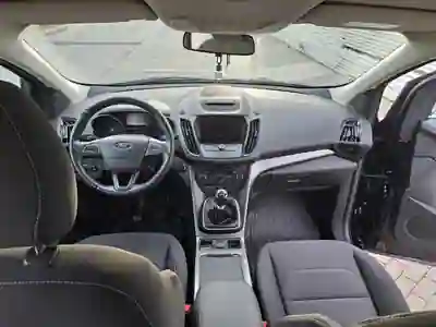 Ford Kuga 2019 - 13250 EUR, 123000 km - AUTO.MOTO.pt - 123000km - foto 8 de 10