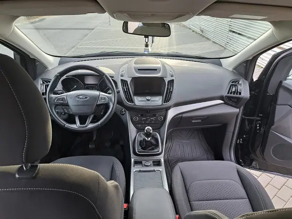 Ford Kuga 2019 - 13250 EUR, 123000 km - AUTO.MOTO.pt - 123000km - foto 8 de 10