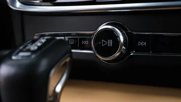 Volvo S90 2016 - 24750 EUR, 266000 km - AUTO.MOTO.pt - 266000km - foto 28 de 50