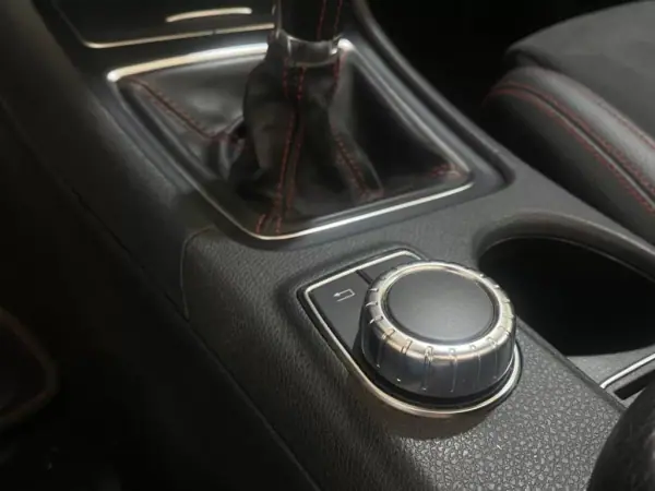 Mercedes-Benz CLA 180 2016 - 22900 EUR, 149000 km - AUTO.MOTO.pt - 149000km - foto 18 de 20