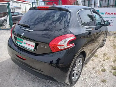 Peugeot 208 2013 - 7450 EUR, 80448 km - AUTO.MOTO.pt - 80448km - foto 8 de 25
