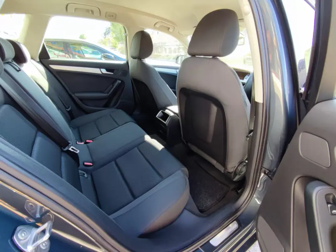 Audi A4 Avant 2012 - 11900 EUR, 219000 km - 219000km - foto 9 de 12