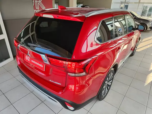 Mitsubishi Outlander 2021 - 18900 EUR, 141000 km - AUTO.MOTO.pt - 141000km - foto 12 de 37