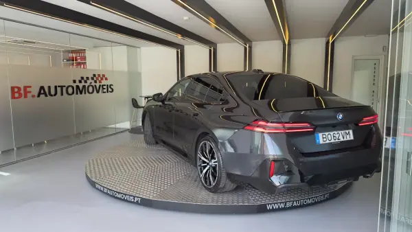 BMW i5 2024 - 52900 EUR, 41826 km - AUTO.MOTO.pt - 41826km - foto 3 de 55