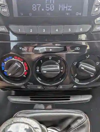 Lancia Ypsilon 2015 - 6400 EUR, 149726 km - 149726km - foto 14 de 15